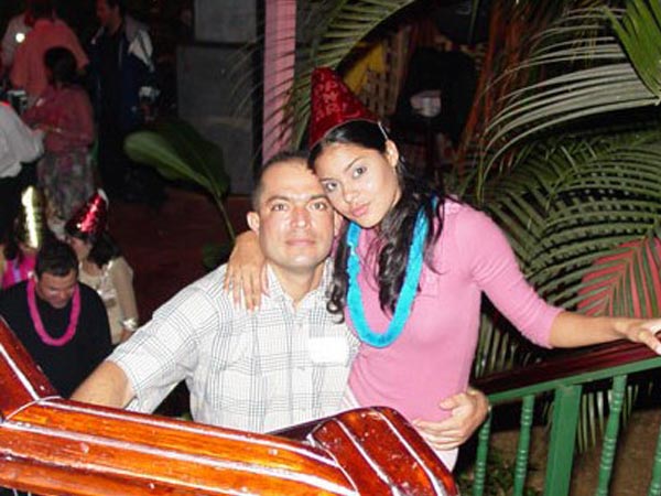 Genuinely happy client meeting and getting to know single Costa Rican women